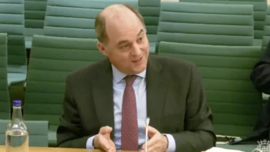 Ex-defence secretary condemns Nigel Farage's Maga stunt amid failed Chagos aid effort