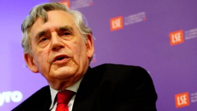 Gordon Brown urges police questioning of Andrew Mountbatten-Windsor over Epstein connections
