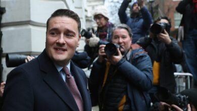 Starmer's allies accuse PM of weakness over failure to oust leadership rival Wes Streeting