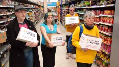 Activists raid supermarkets to steal for food banks