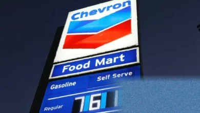 Los Angeles petrol station charges record high amid US price surge