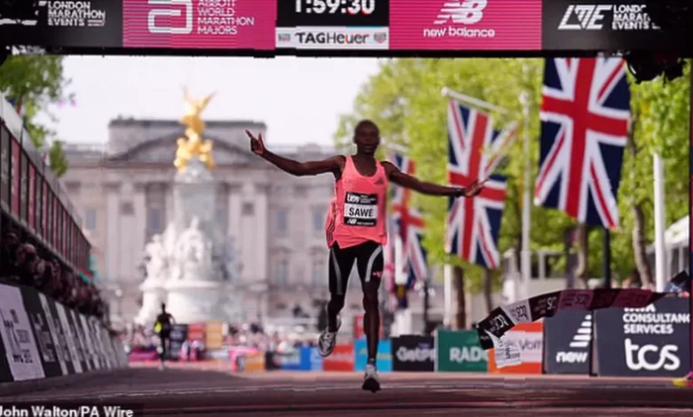 Runners cross Tower Bridge during the 2025 London Marathon route
