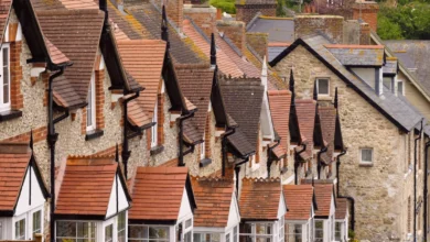 A graph showing a recent dip in UK average house price trends.
