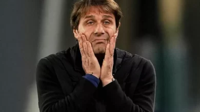 Antonio Conte paces the touchline during a Napoli match at Stadio Diego Armando Maradona