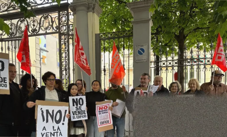 Protesters gathered outside the historic Palacete building in Madrid's Chamberí district