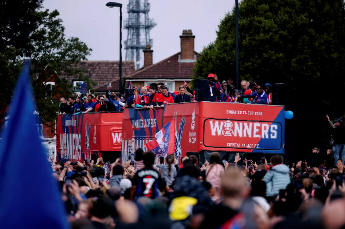 Crowds gathering on Park Road for a south London trophy celebration