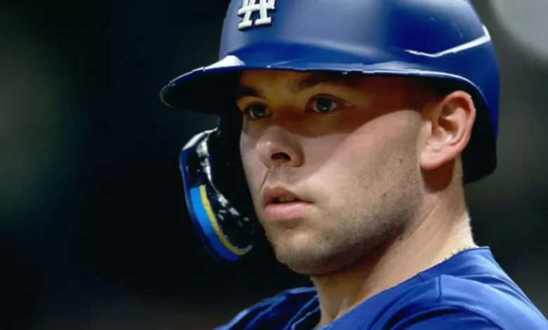 Dodgers catcher smashes broken bat over knee in dugout after strikeout