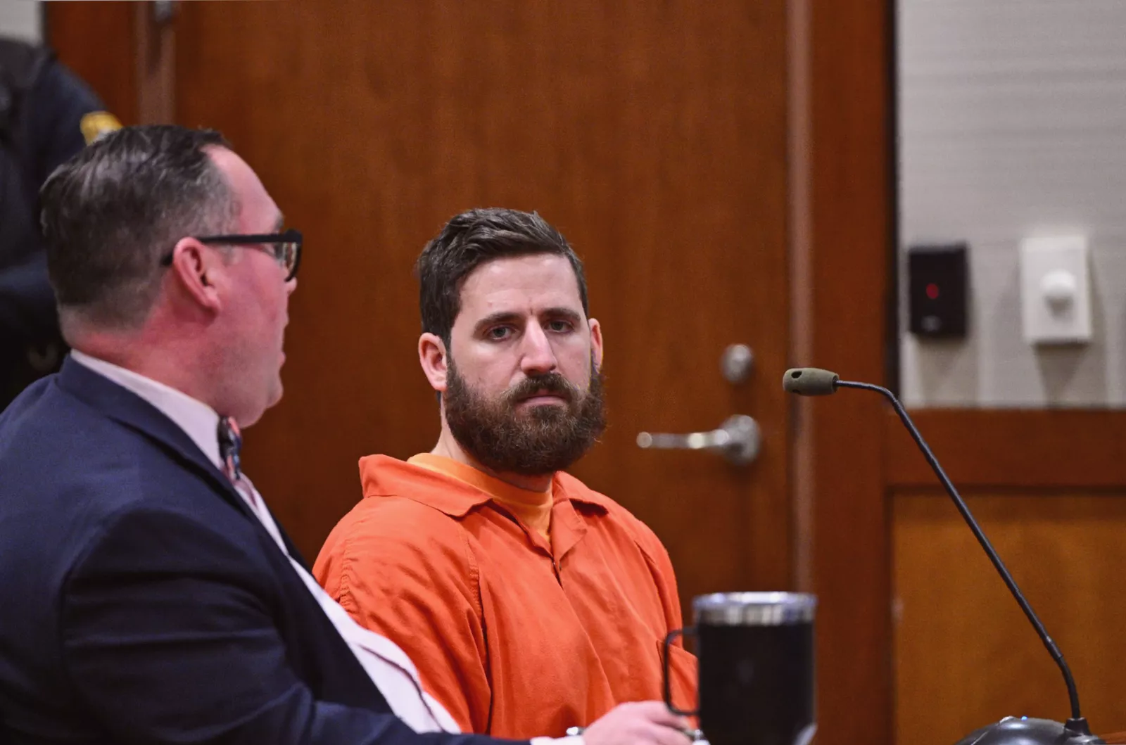 A forensic psychologist testifying in a courtroom about schizophrenia diagnosis