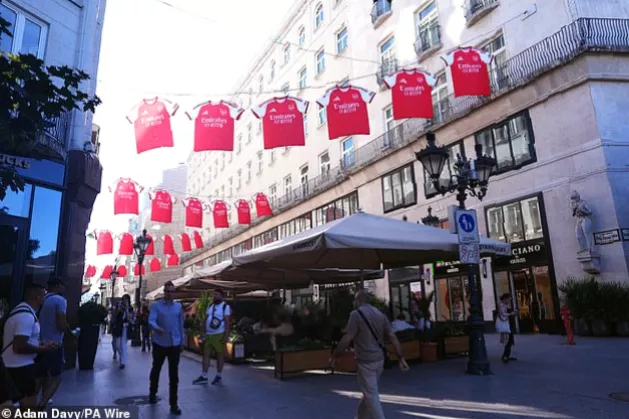 Arsenal and Paris Saint-Germain fans gathering in a city park before the match