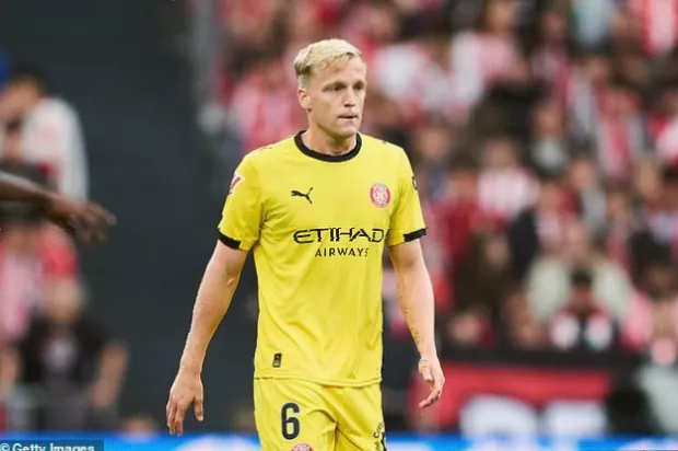 Donny van de Beek sits on the substitutes' bench during Girona's final LaLiga match