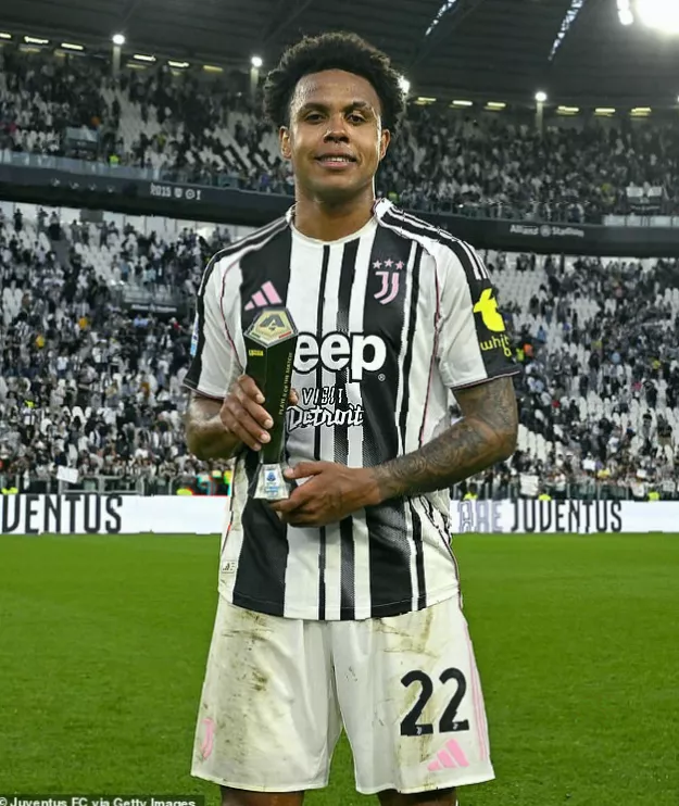 McKennie lifting weights in a gym during his offseason fitness routine