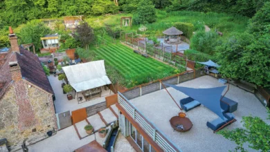 London townhouse garden with built-in gas barbecue grill and outdoor fridge