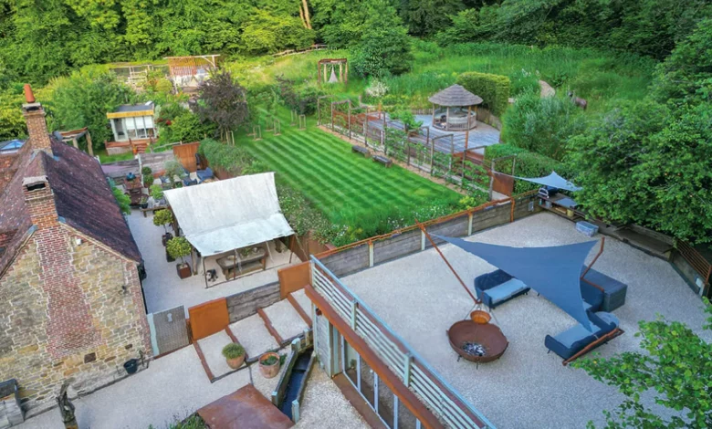 London townhouse garden with built-in gas barbecue grill and outdoor fridge