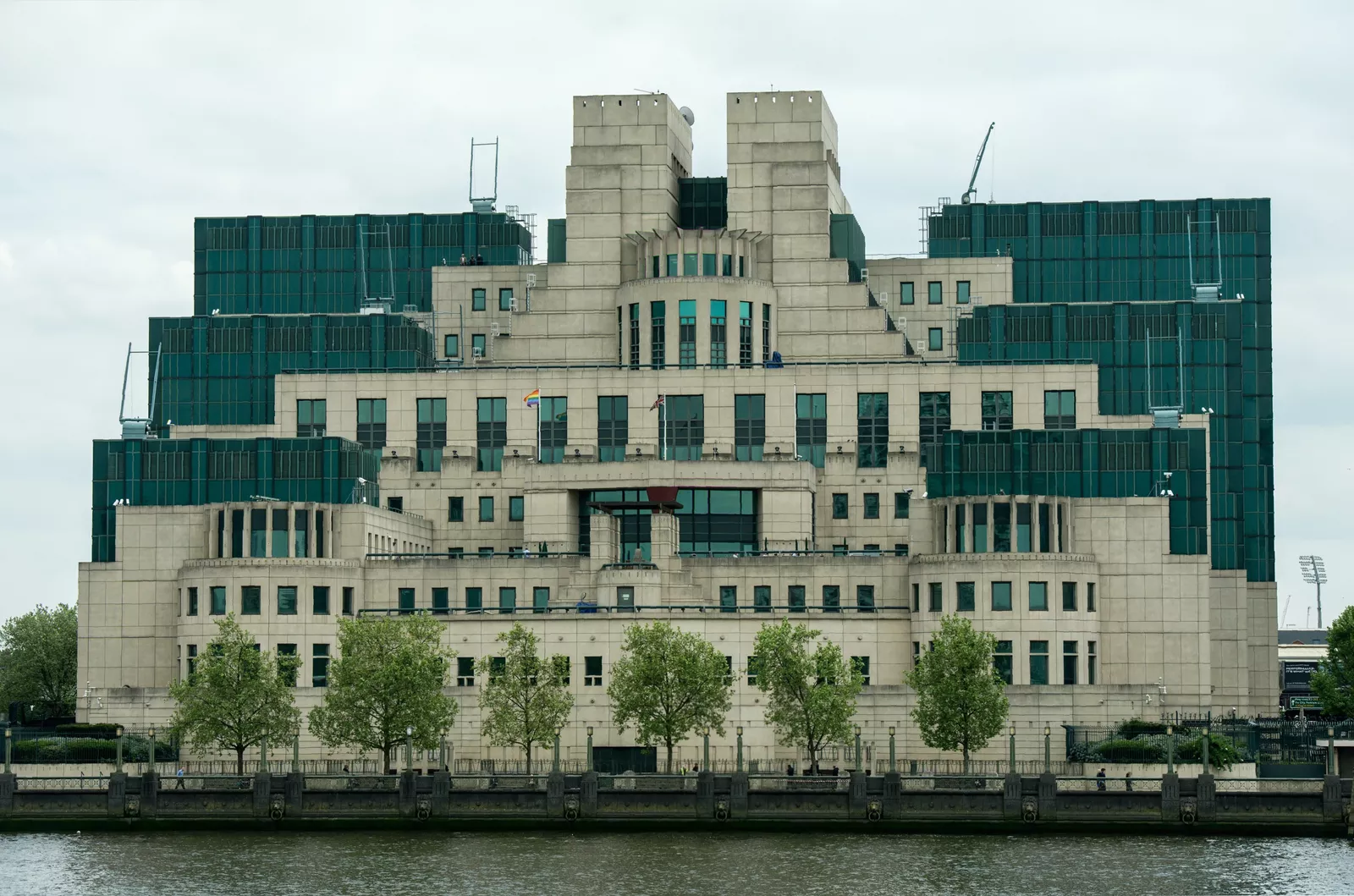 MI6 intelligence service recruitment process involving secrecy and background checks
