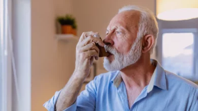 Person using an inhaler device in a clinical setting