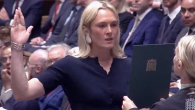 New MP gestures with crossed fingers while reciting oath in the House of Commons chamber