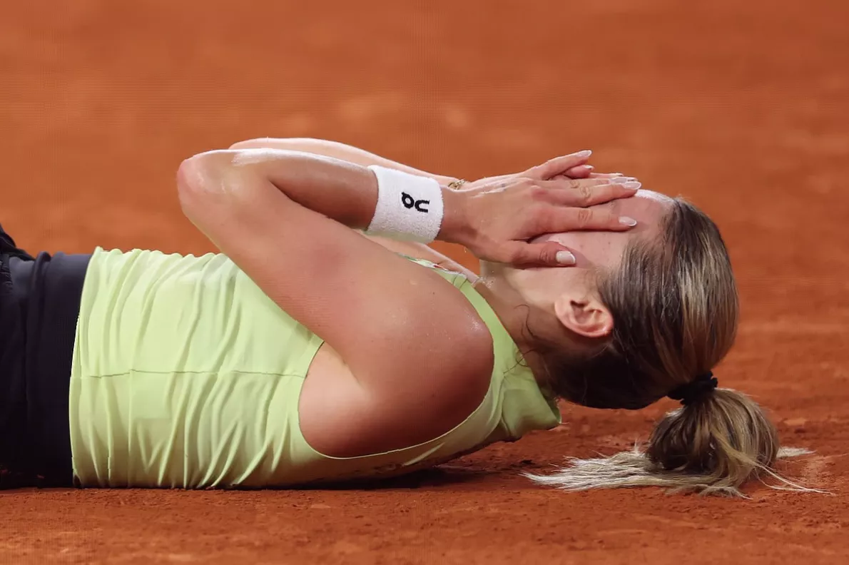Polish qualifier Maja Chwalinska celebrating her semi-final victory on court