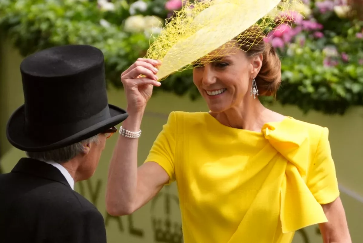 Princess of Wales and royal party walking through the parade ring