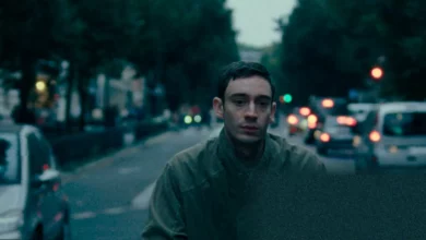 A young man searches for a private place to masturbate across Paris in the film Nino.