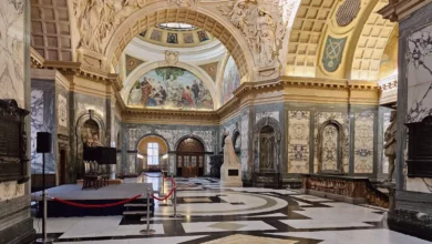 Grand Edwardian Baroque corridor inside the Old Bailey during a weekend tour