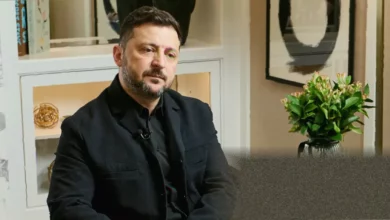 Ukrainian president speaking to journalists in London